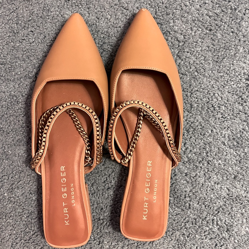 Kurt Geiger tan slides